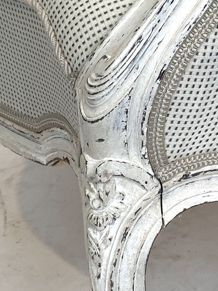 Louis-Quinze-Sessel, weiß gefasst, neu gepolstert, 18./19. Jh., Ansicht 4