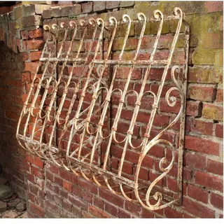 Paar antike Fenstergitter, Schmiedeeisen, handgeschmiedet, Ansicht 1