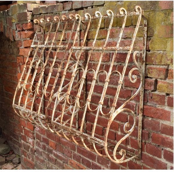 Paar antike Fenstergitter, Schmiedeeisen, handgeschmiedet