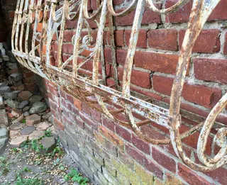 Paar antike Fenstergitter, Schmiedeeisen, handgeschmiedet, Ansicht 4