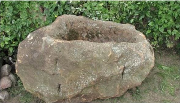Antikes Brunnenbecken aus Sandstein, sehr groß, auch als Pflanzschale