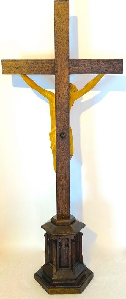 Standkreuz mit Christusfigur, Zimmeraltar, Eichensockel im gotischen Stil, Mitte 19. Jh., Ansicht 7