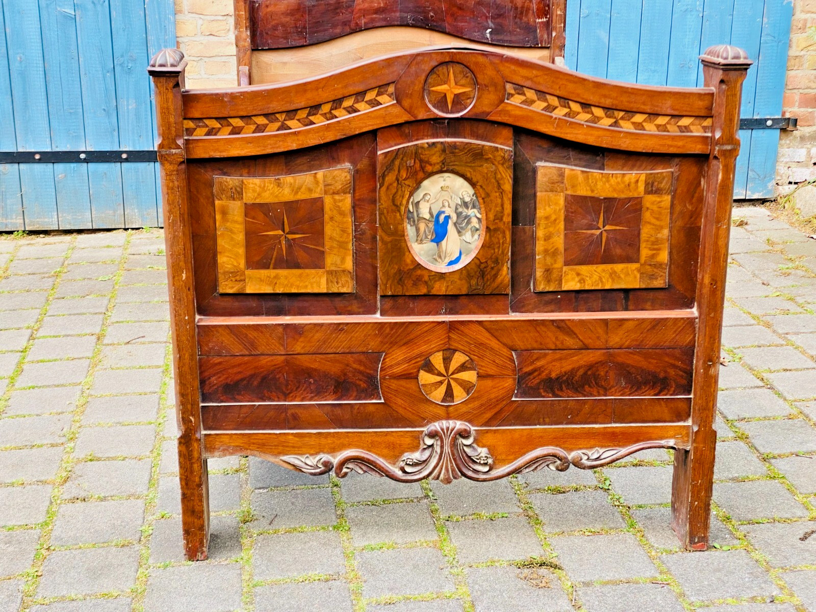 Barock Bett, Klassizistisch, Empire, Nussbaum, München, Ende 18. Jhd. — Ansicht 1