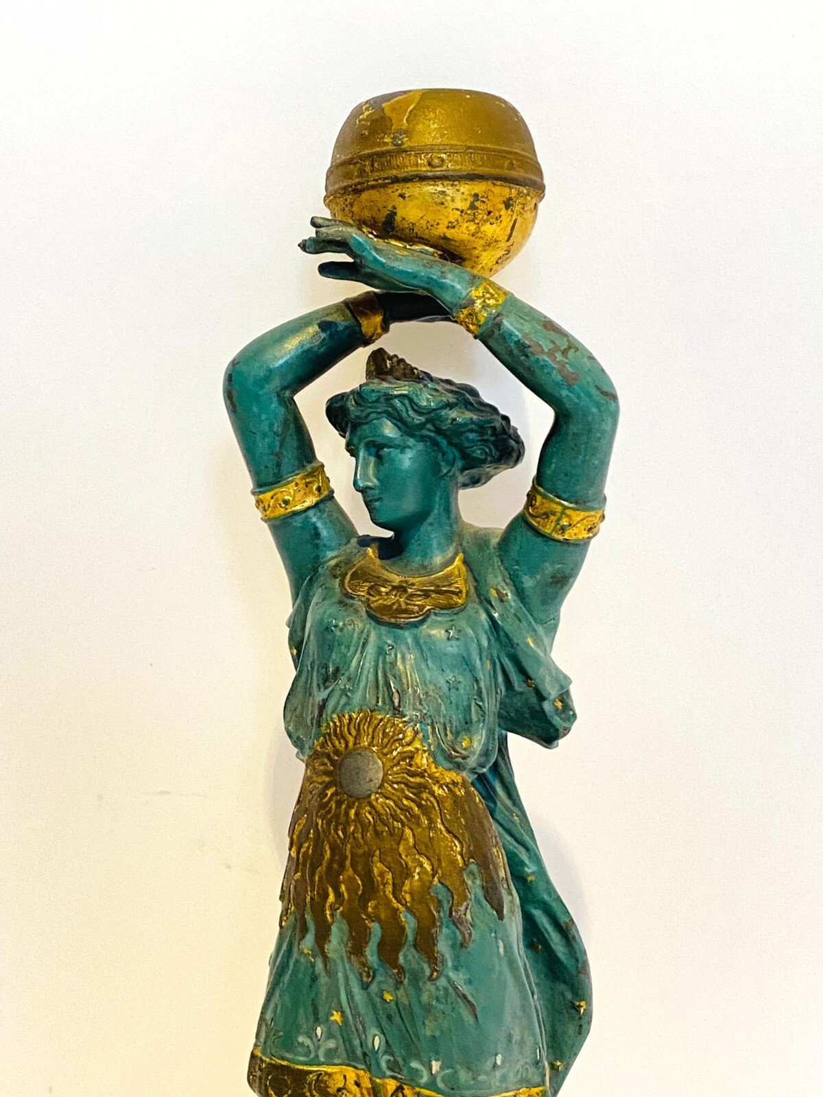 Schwebende Göttin der Nacht als Nachtlicht, Kerzenleuchter, Bronze — Ansicht 1