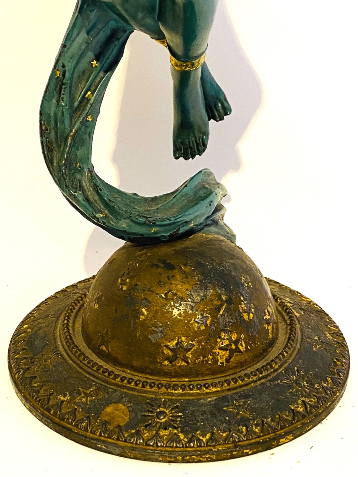Schwebende Göttin der Nacht als Nachtlicht, Kerzenleuchter, Bronze — Ansicht 3