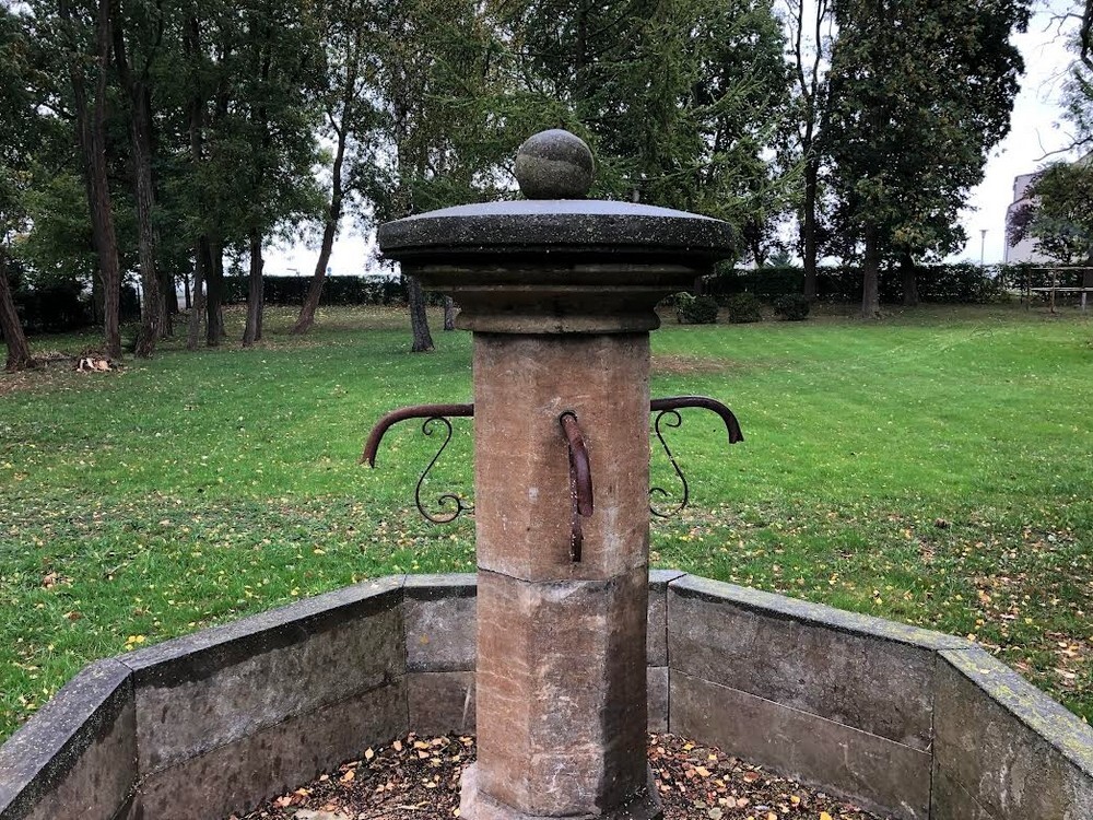 Großer Steinbrunnen, Bauernbrunnen, Naturstein, Blaustein, 8- Eckig, Klassik — Ansicht 3