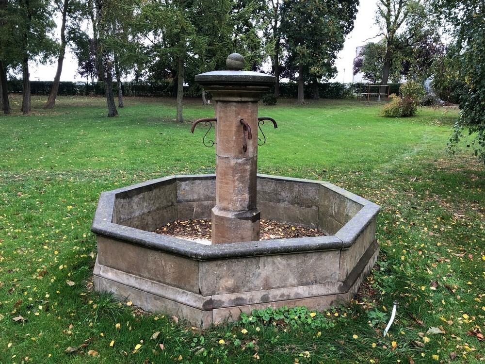 Großer Steinbrunnen, Bauernbrunnen, Naturstein, Blaustein, 8- Eckig, Klassik — Ansicht 4