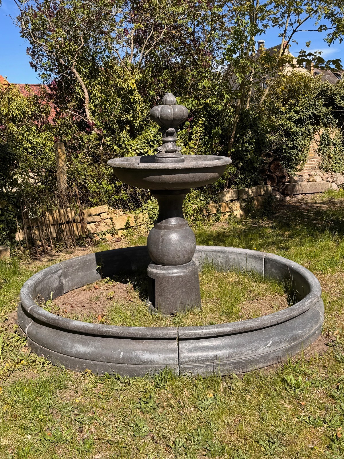 Klassischer Gartenbrunnen, Steinguss, Frankreich, 20. Jhd.mit großem Becken — Ansicht 2