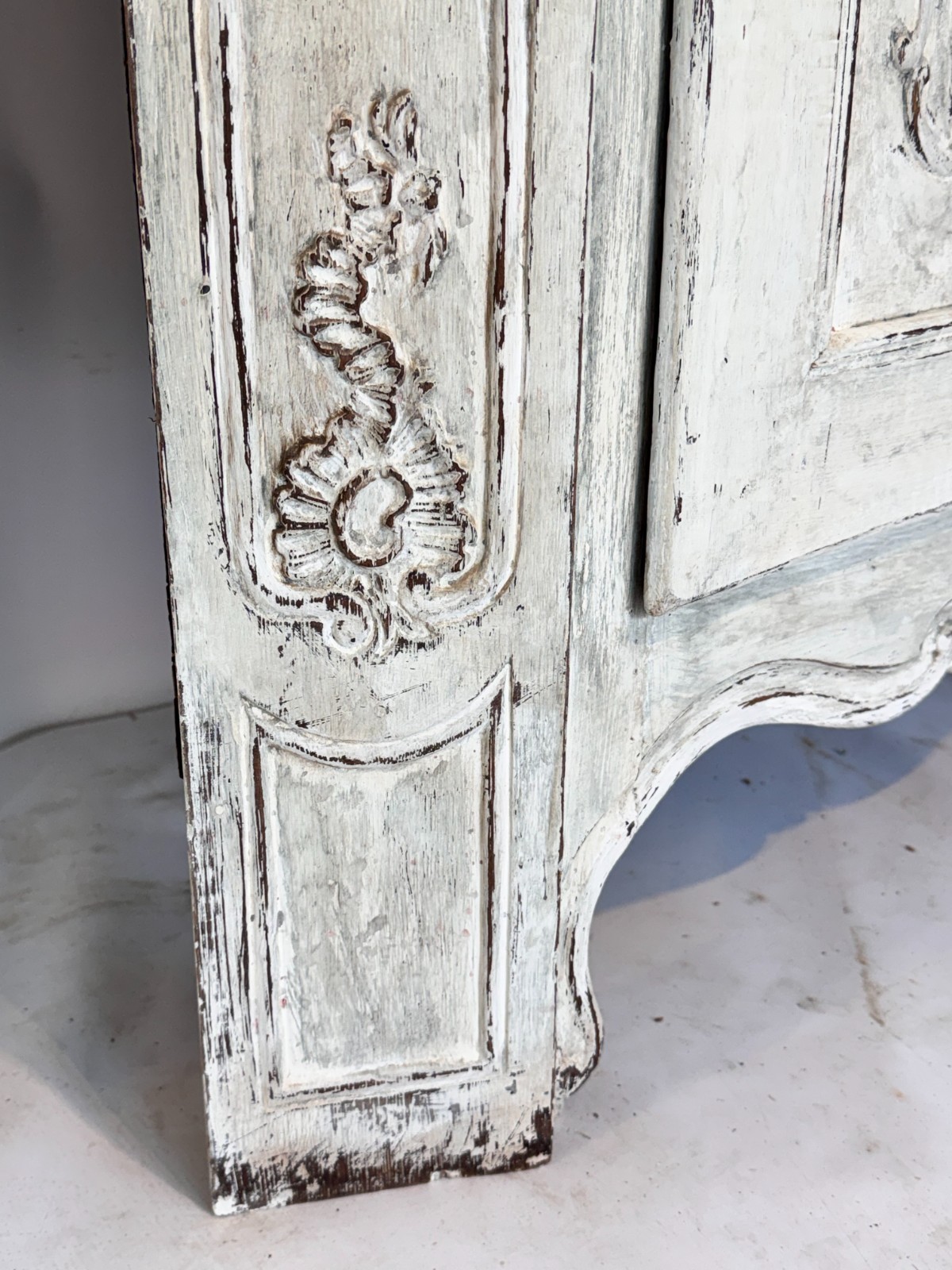 Barocker Eckschrank, Halbschrank, mit farbiger Fassung, Süddeutsch, Ende 18. Jhd — Ansicht 4