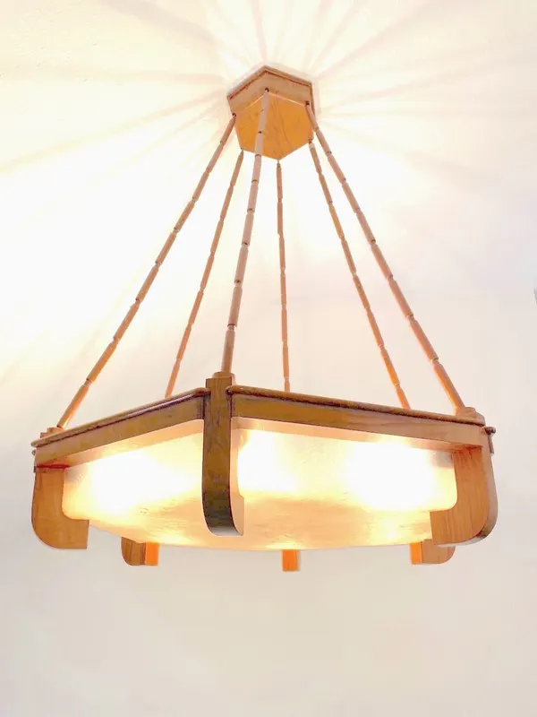 Große Art Deco Deckenlampe, Nussbaum, Frankreich um 1920, sechseckig