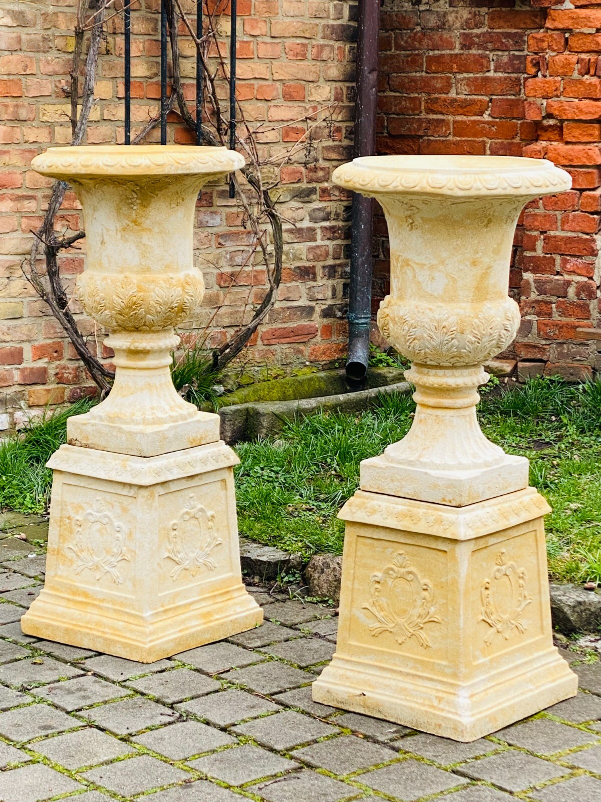 Große Gartenvase mit Sockel, Amphoren, Pflanzgefäße, Sandstein, Klassik — Ansicht 1