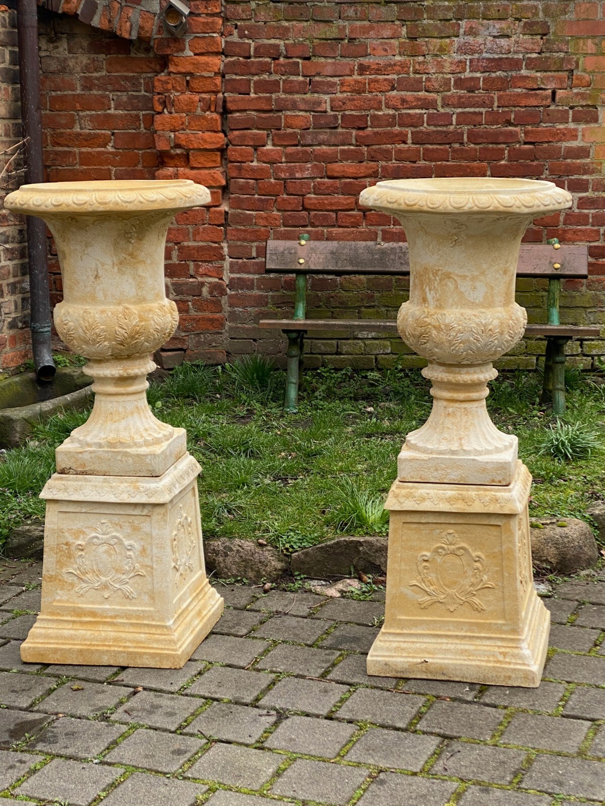 Große Gartenvase mit Sockel, Amphoren, Pflanzgefäße, Sandstein, Klassik — Ansicht 2
