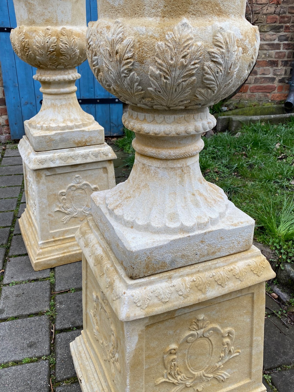 Große Gartenvase mit Sockel, Amphoren, Pflanzgefäße, Sandstein, Klassik — Ansicht 3