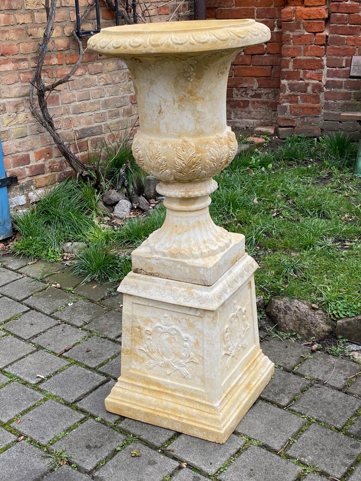 Große Gartenvase mit Sockel, Amphoren, Pflanzgefäße, Sandstein, Klassik — Ansicht 4
