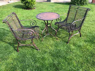 Schmiedeeiserner Gartentisch, Ansicht 4
