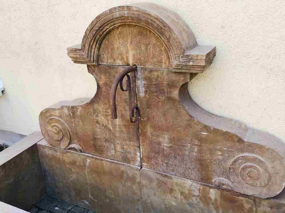 Großer Wandbrunnen aus Naturstein, Sandstein — Ansicht 4