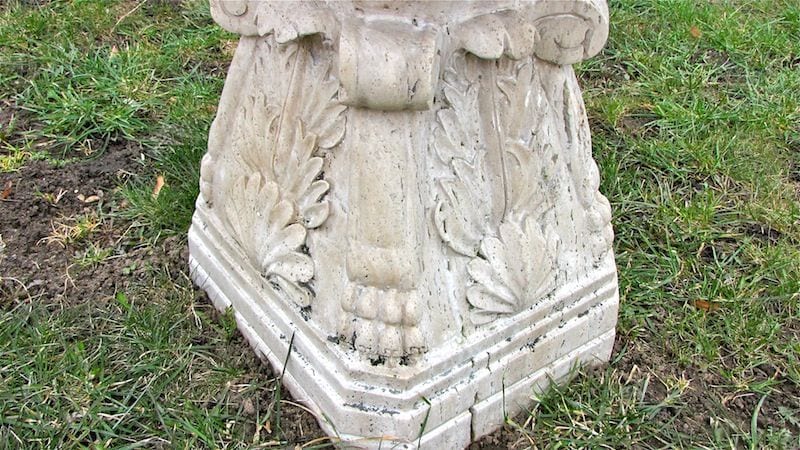 Großes altes Marmorbecken in Form einer Brunnenschale, im klassizistischen Stil, Ansicht 3