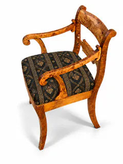 Biedermeier-Armlehnstuhl aus Maserbirke, Präsentationsbeispiel (KI-generiert)