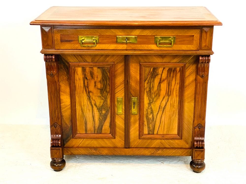 Gründerzeit-Halbschrank, Nussbaum, deutsch, um 1880, Ansicht 1