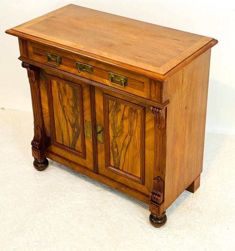 Gründerzeit-Halbschrank, Nussbaum, deutsch, um 1880, Ansicht 2