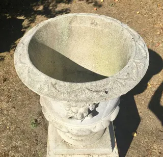 Klassische Amphorenvase als Pflanzkübel, Steinguss, Frankreich, Ansicht 4