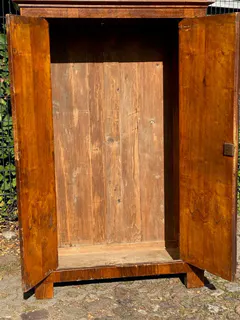 Biedermeier-Schrank, Nussbaum furniert, München, um 1820, Ansicht 4