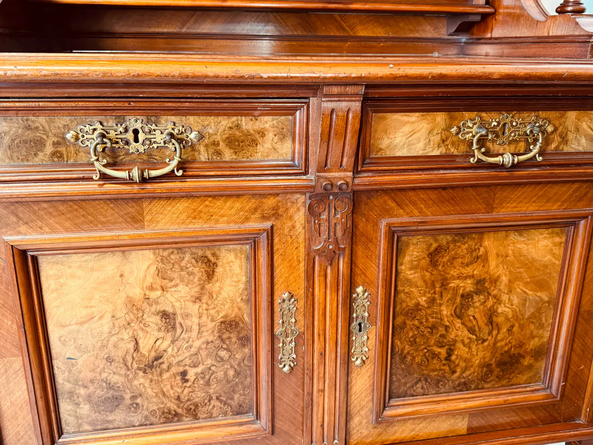 Kleines Gründerzeit Buffet mit Glasaufsatz, Nussbaum, Berlin um 1880, Ansicht 3