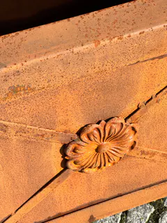 Pflanzkübel im Versailles-Stil mit Rosetten-Dekor