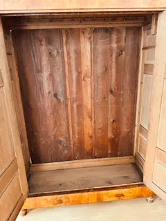 Biedermeier-Schrank aus Wurzelholz mit Seilstabprofilen, Ansicht 5