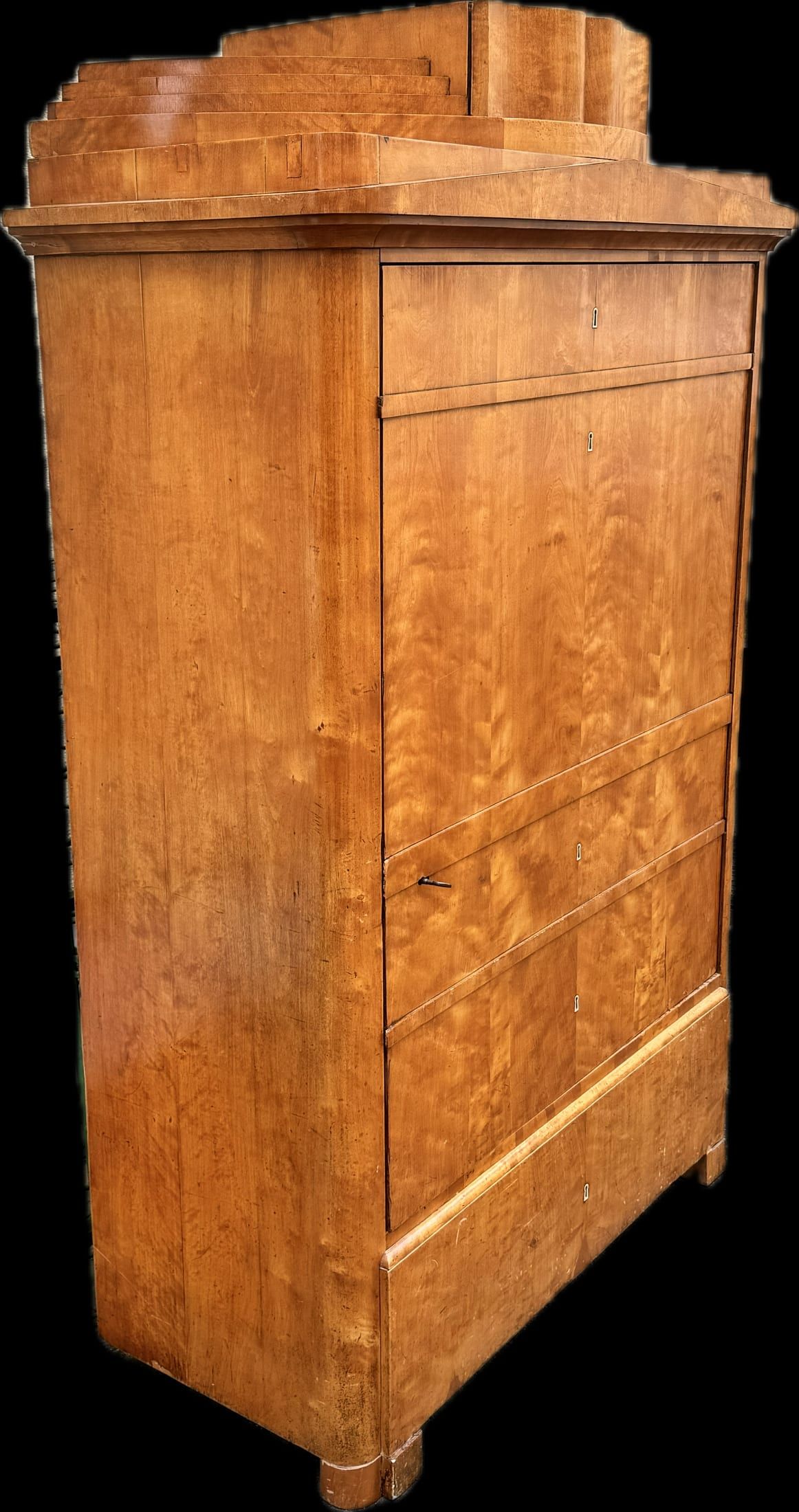 Biedermeier-Kleiderschrank mit Spitzgiebel, Birke, Berlin um 1830 — Ansicht 4
