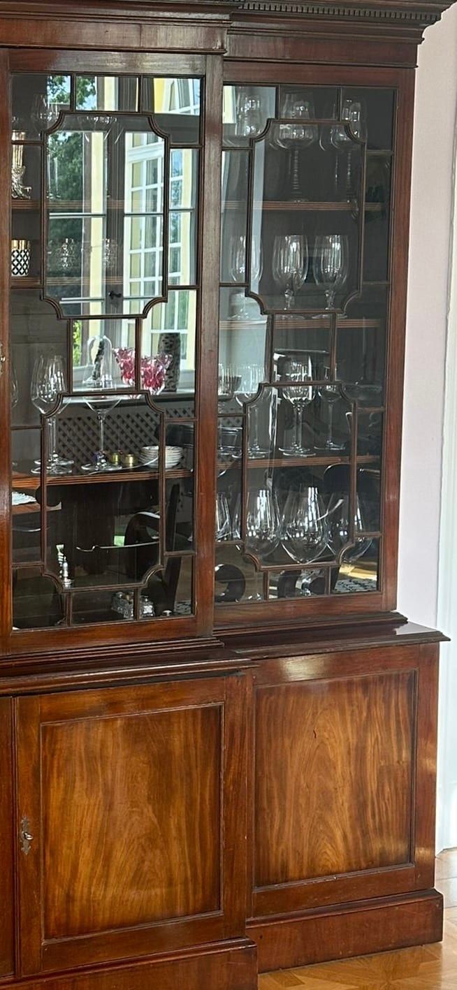 Breakfront-Bibliotheksschrank, Glasvitrine, Mahagoni, England 20. Jhd.  — Ansicht 2