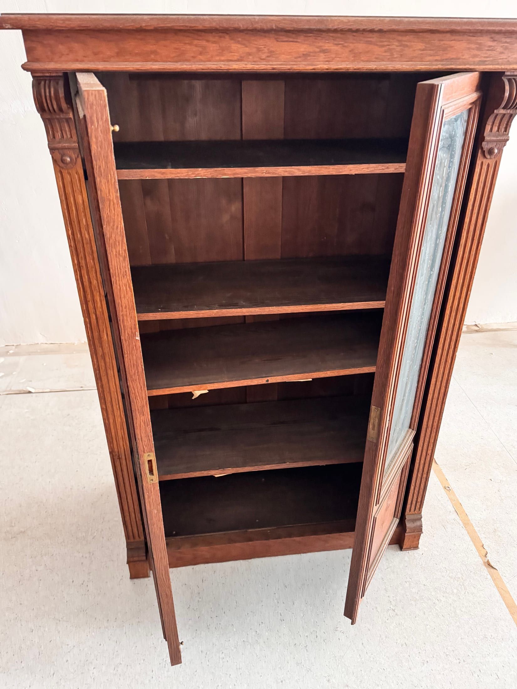 Gründerzeit-Bücherschrank mit Säulenpilastern, Eiche — Ansicht 3