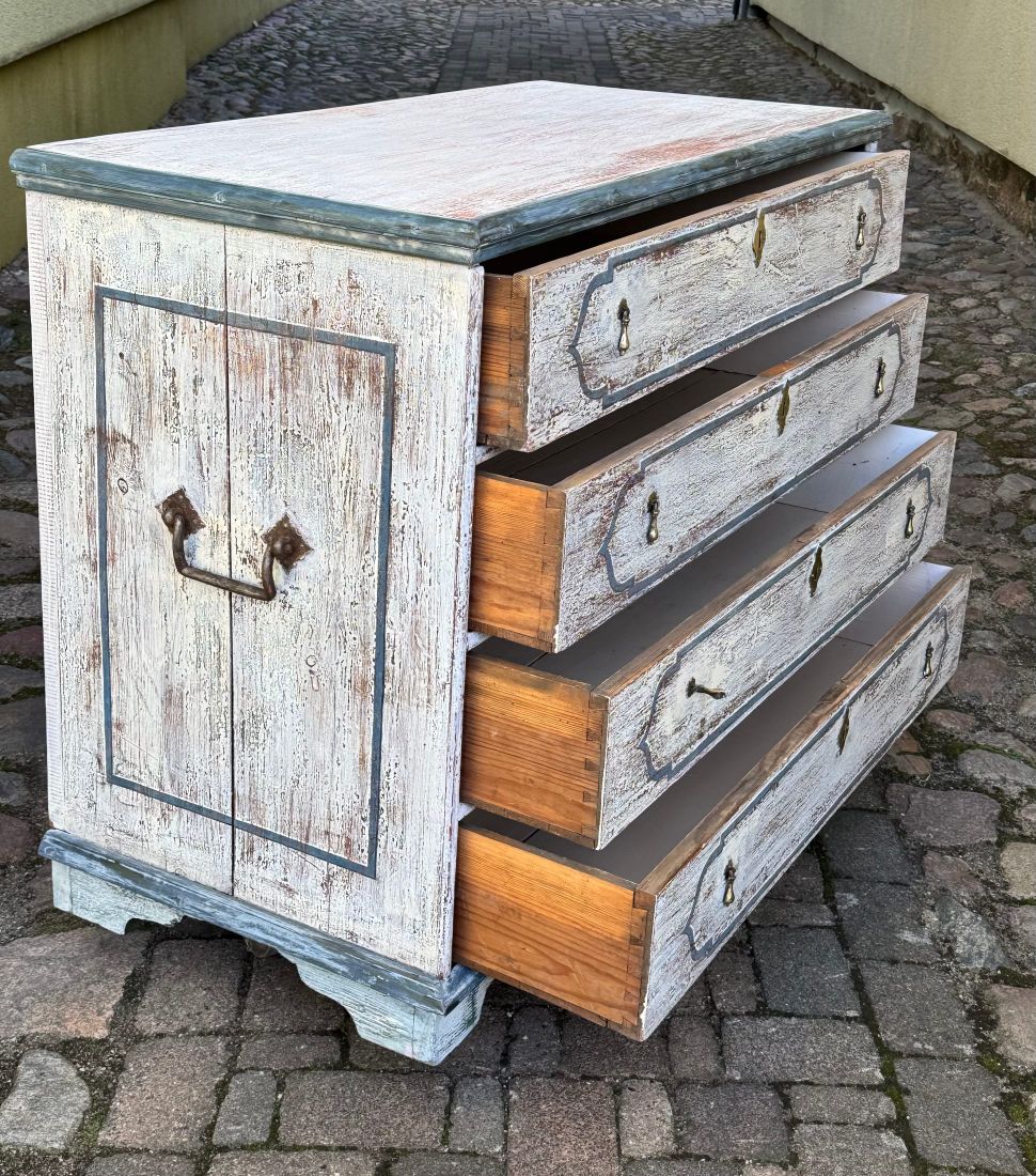 Gustavianische Kommode, 18. Jhd., mit vier Schubladen, farbig gefasst — Ansicht 4
