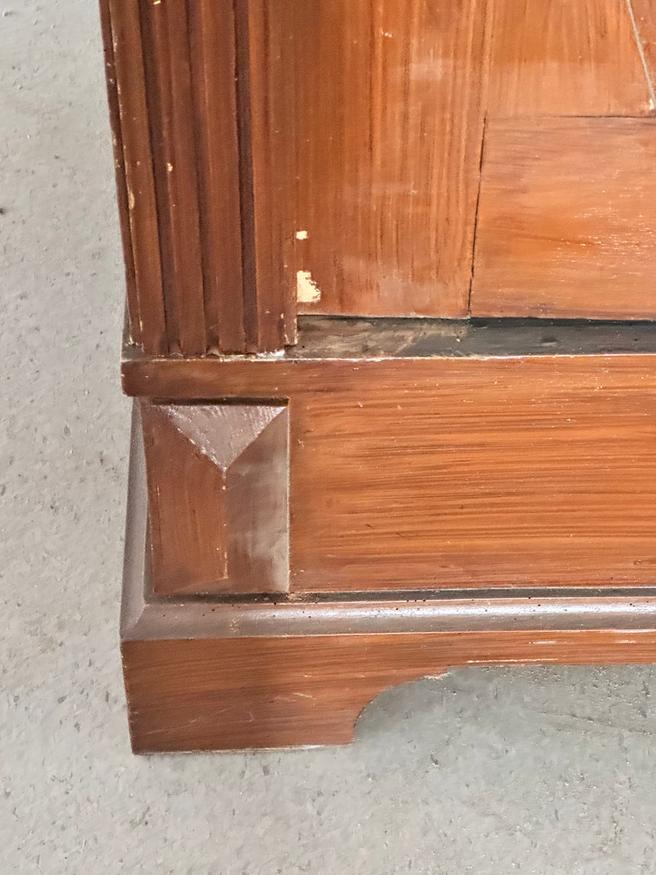 Gründerzeit-Kleiderschrank mit gemaserten Türfüllungen — Ansicht 4