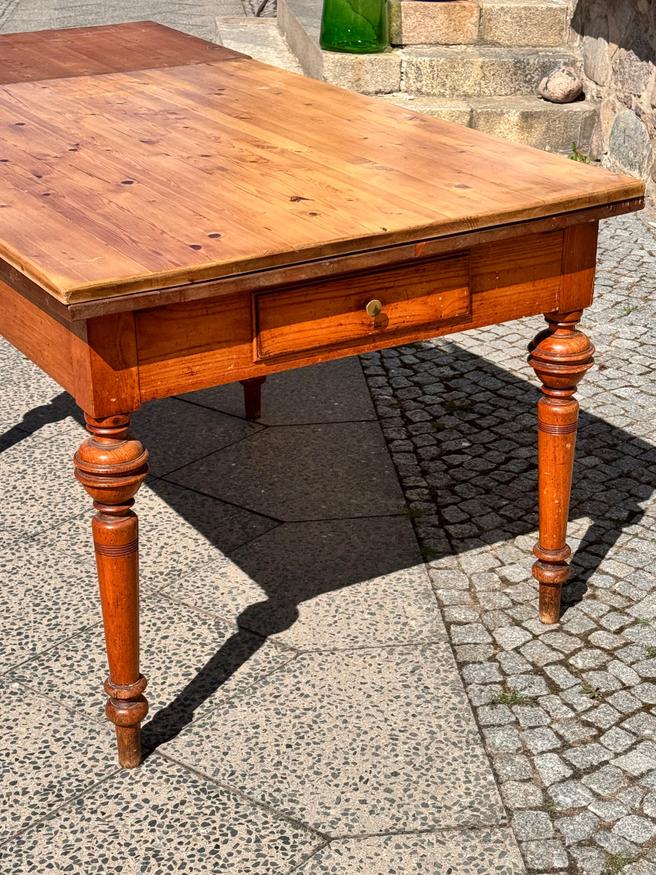 Ausziehbarer Bauerntisch mit gedrechselten Beinen — Ansicht 3