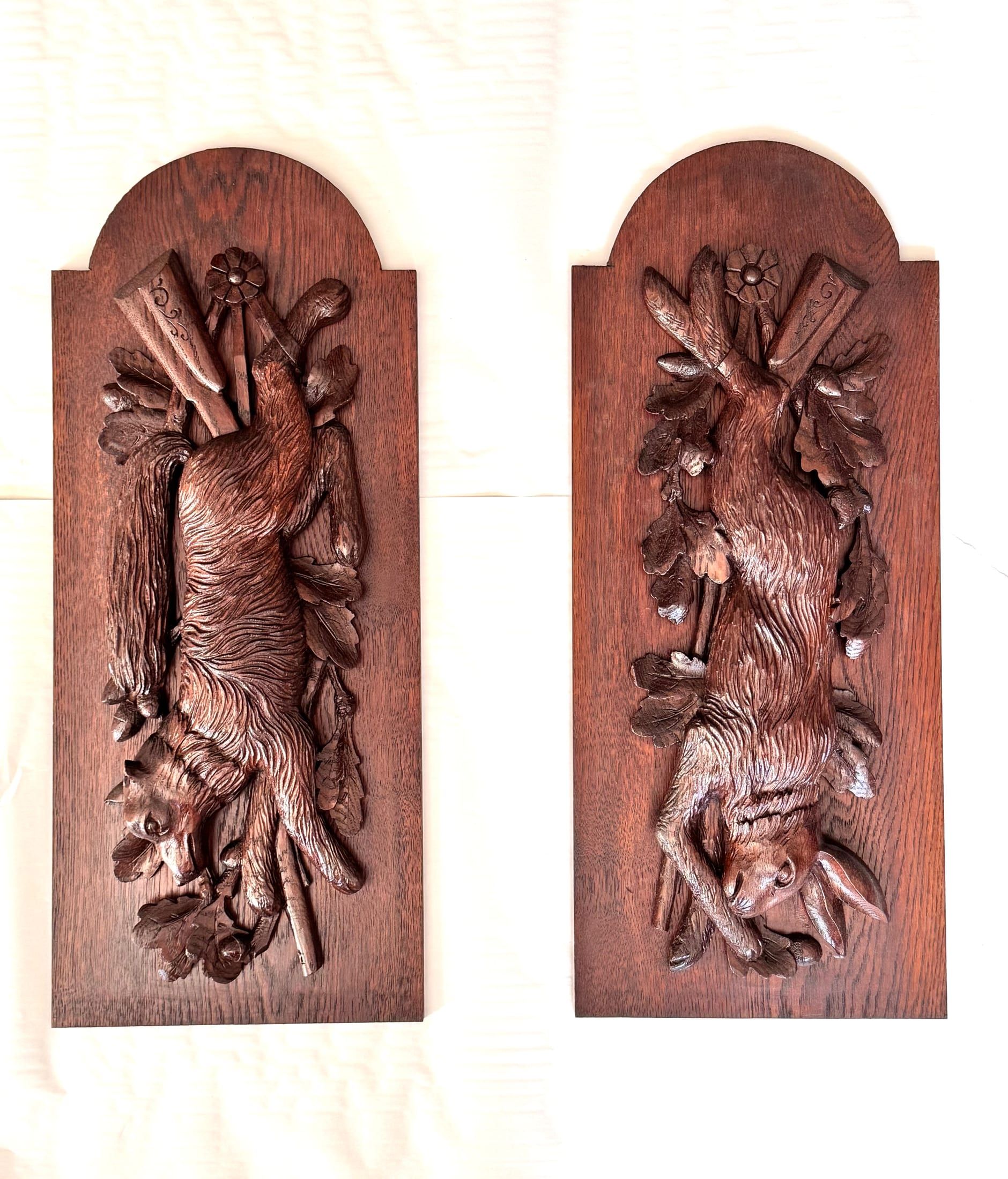 Paar geschnitzte Wandpaneele mit Jagdmotiven „Fuchs und Hase“ Schwarzwälder Schnitzarbeit — Ansicht 2