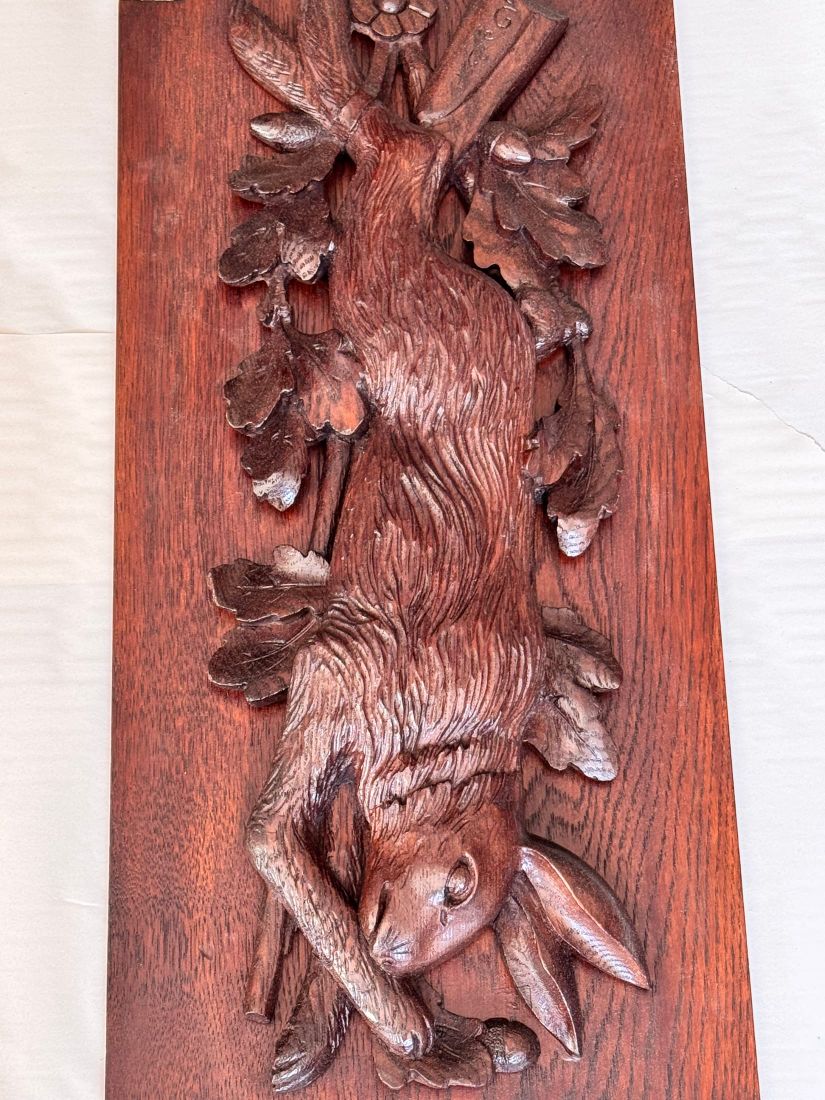 Paar geschnitzte Wandpaneele mit Jagdmotiven „Fuchs und Hase“ Schwarzwälder Schnitzarbeit — Ansicht 3