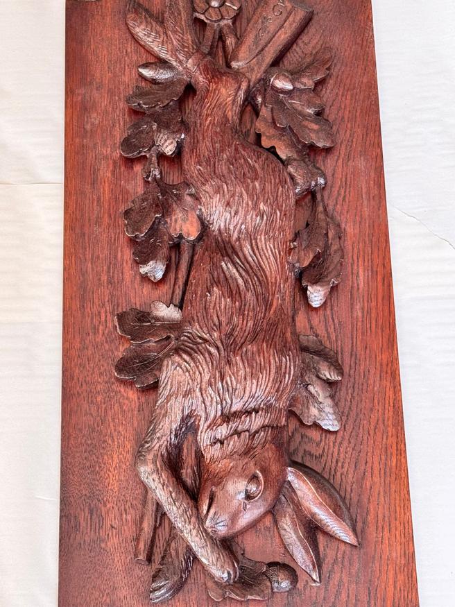 Paar geschnitzte Wandpaneele mit Jagdmotiven „Fuchs und Hase“ Schwarzwälder Schnitzarbeit — Ansicht 3