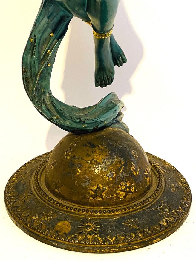 Schwebende Göttin der Nacht als Nachtlicht, Kerzenleuchter, Bronze — Ansicht 3