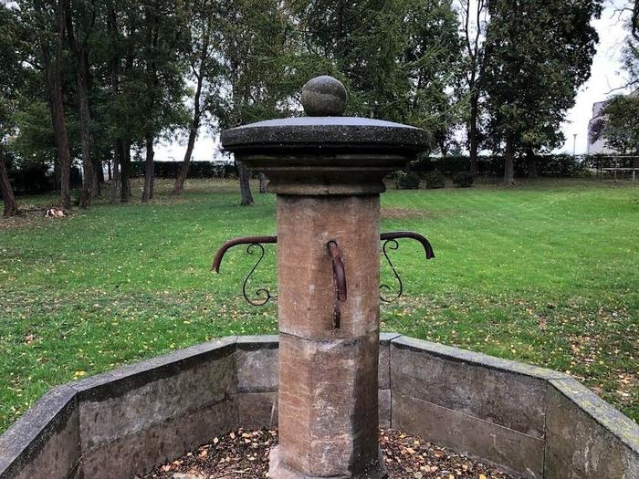 Großer Steinbrunnen, Bauernbrunnen, Naturstein, Blaustein, 8- Eckig, Klassik — Ansicht 3