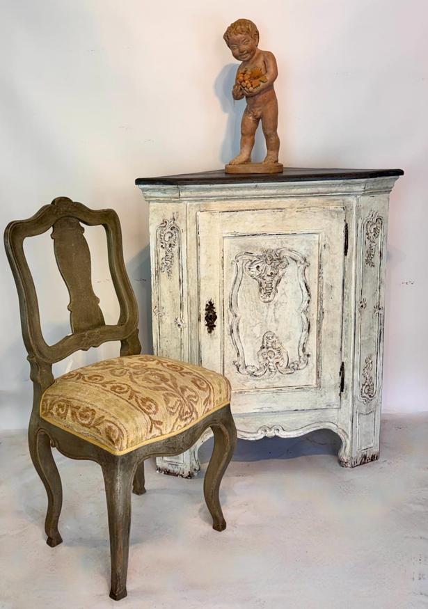 Barocker Eckschrank, Halbschrank, mit farbiger Fassung, Süddeutsch, Ende 18. Jhd — Ansicht 1