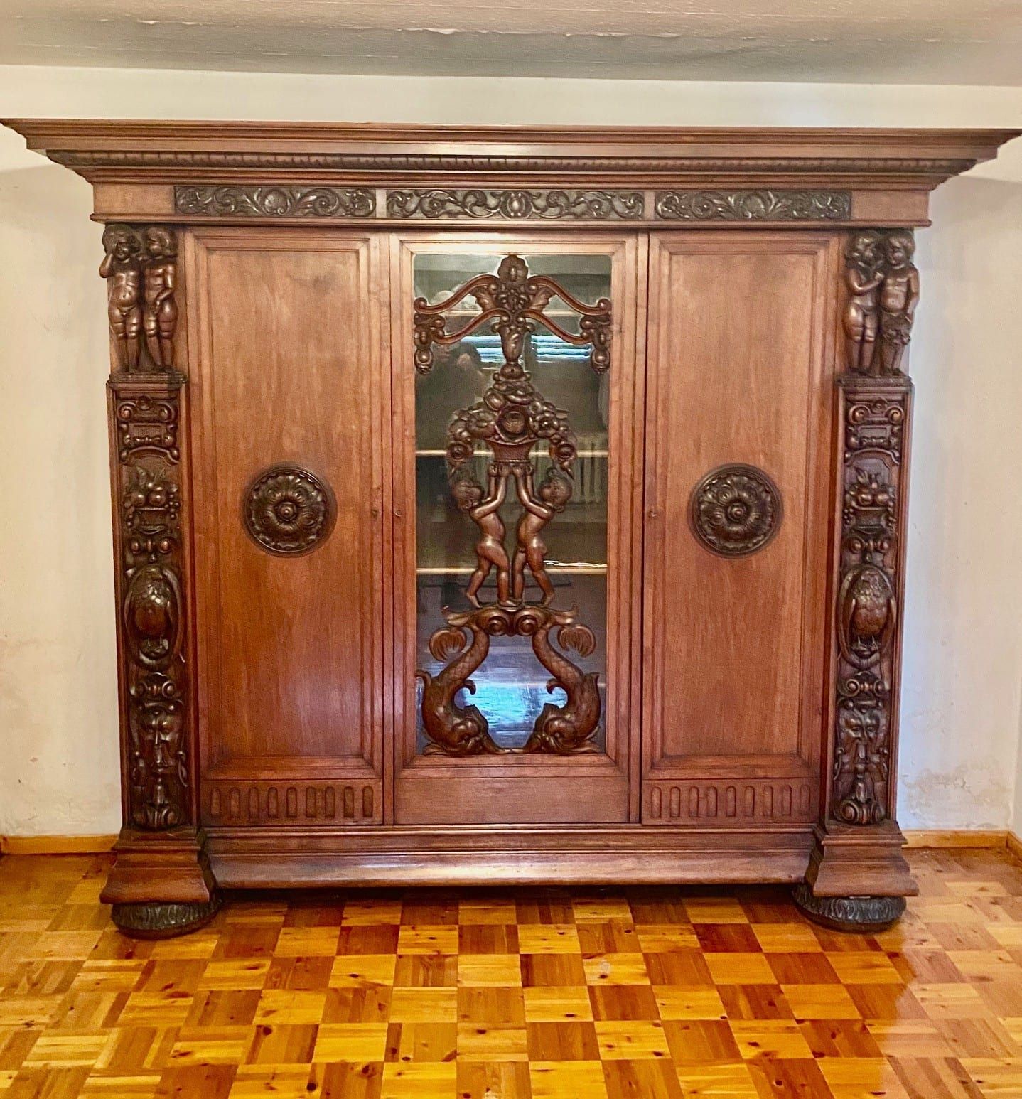 Prunk-Bücherschrank - Vitrinenschrank, Historismus um 1900, im Stil der Neo-R. — Ansicht 1