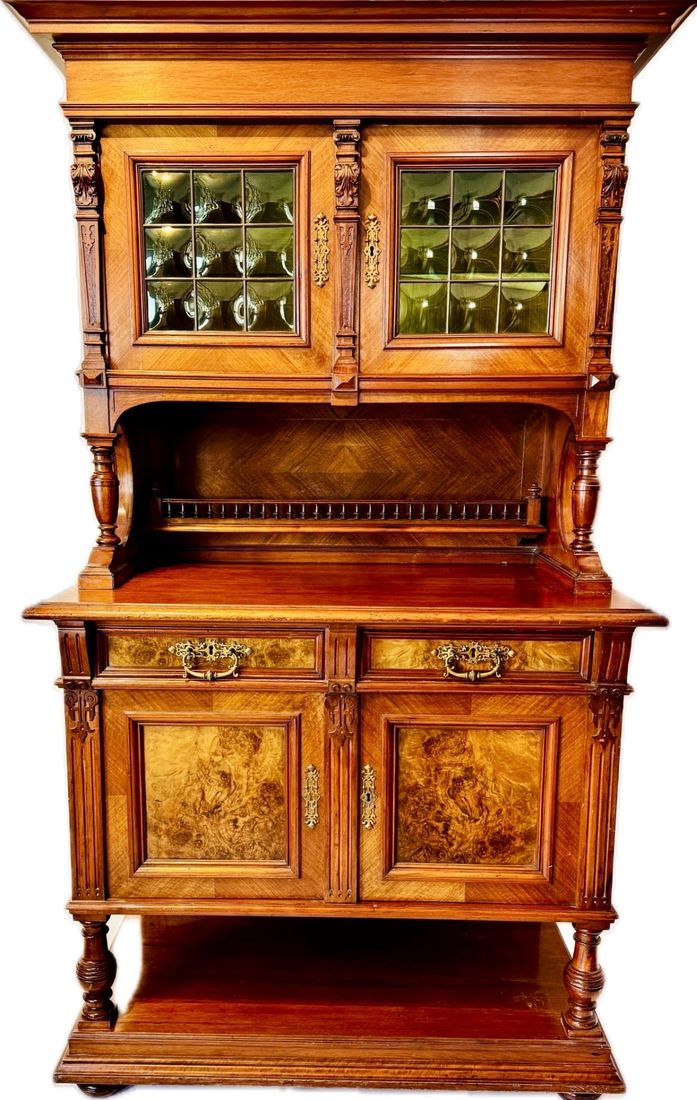 Kleines Gründerzeit Buffet mit Glasaufsatz, Nussbaum, Berlin um 1880 — Ansicht 1