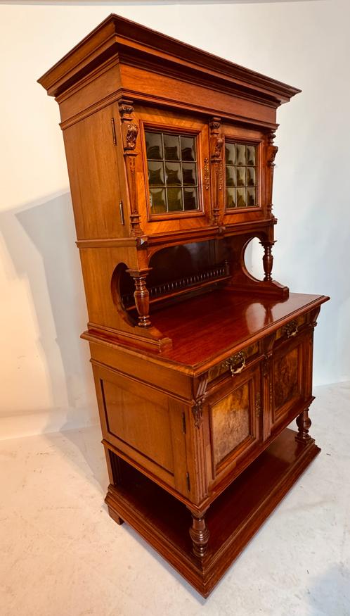 Kleines Gründerzeit Buffet mit Glasaufsatz, Nussbaum, Berlin um 1880 — Ansicht 2