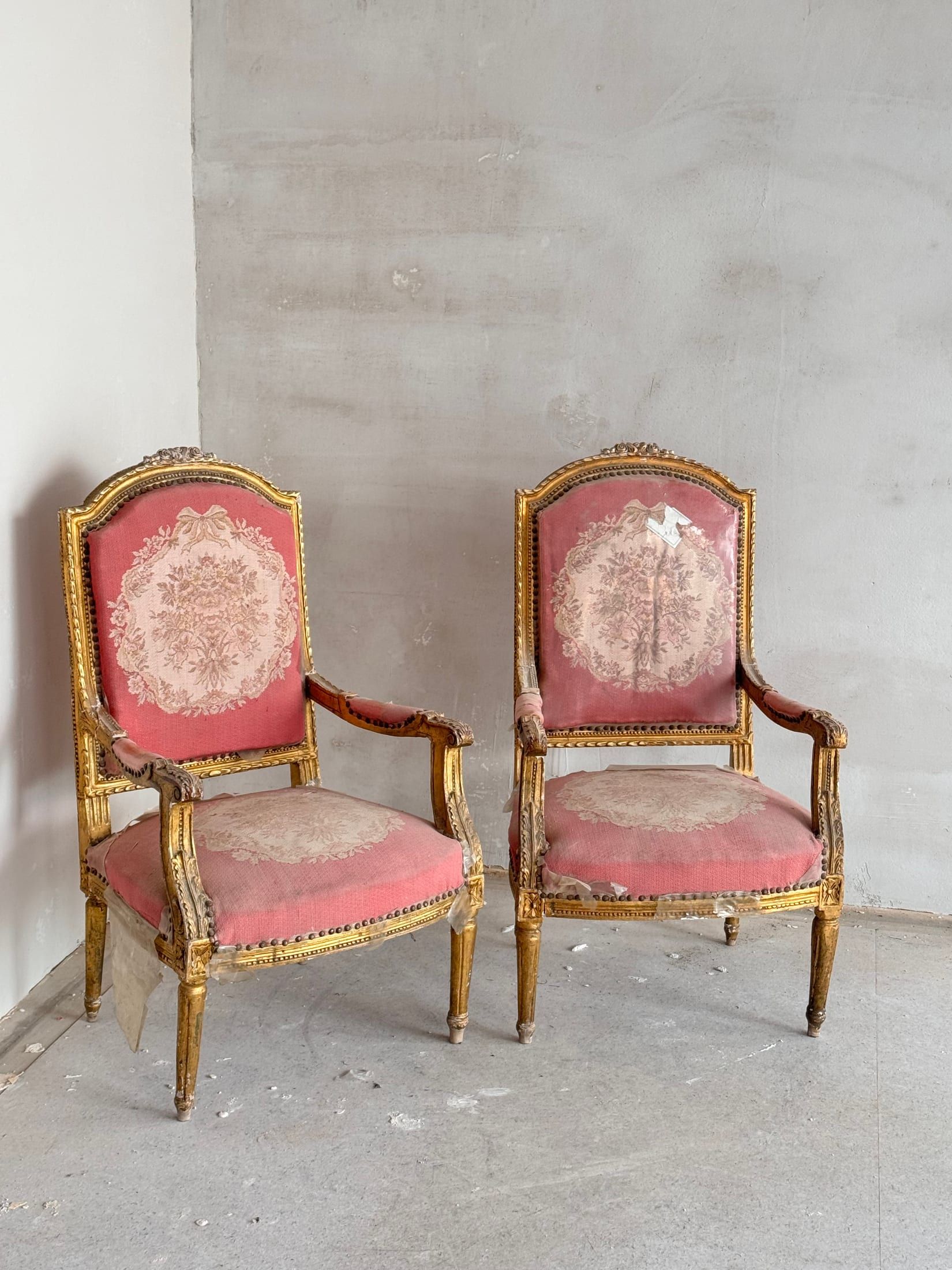 Paar Fauteuils im Louis-XVI-Stil mit Aubusson-Bezug — Ansicht 4