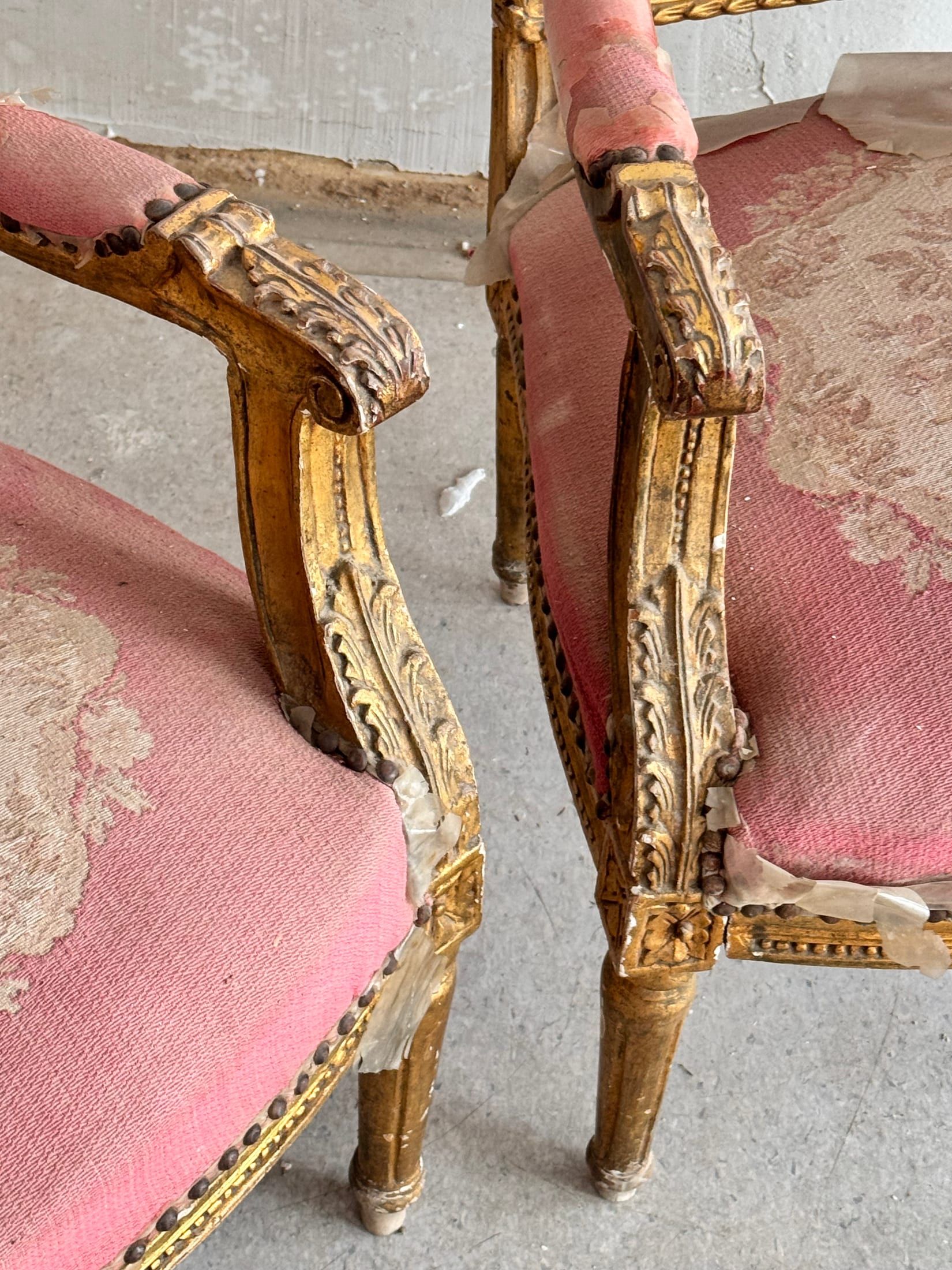 Paar Fauteuils im Louis-XVI-Stil mit Aubusson-Bezug — Ansicht 2