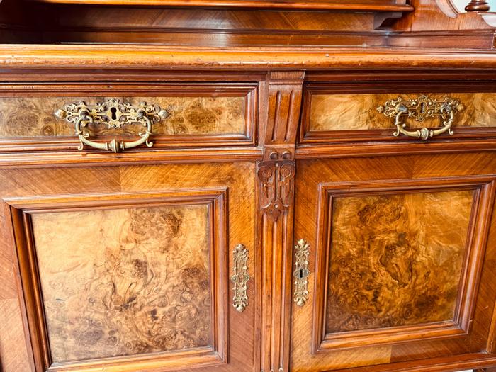 Kleines Gründerzeit Buffet mit Glasaufsatz, Nussbaum, Berlin um 1880 — Ansicht 3